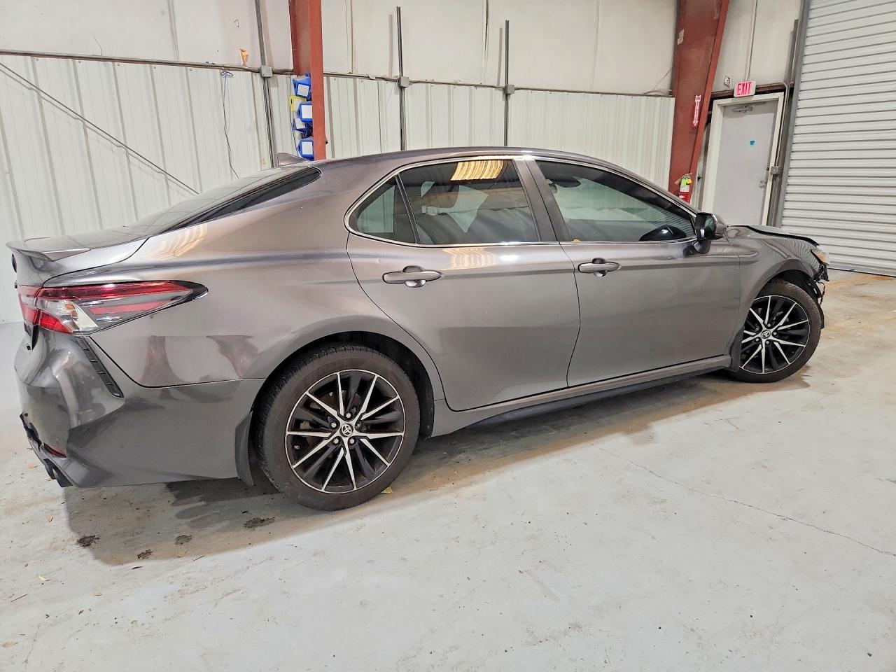 2021 TOYOTA CAMRY SE photo 5