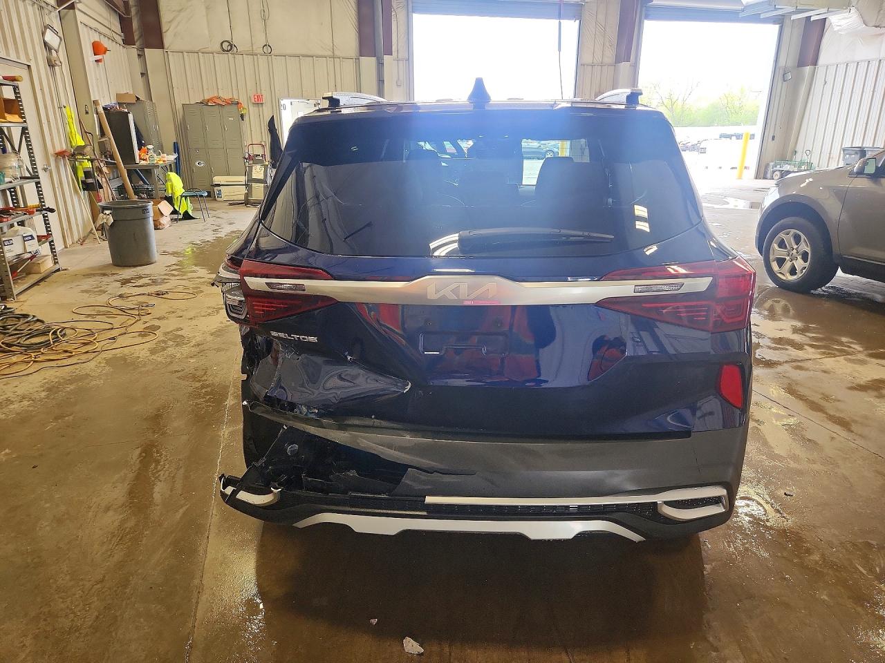 2023 KIA SELTOS EX photo 11