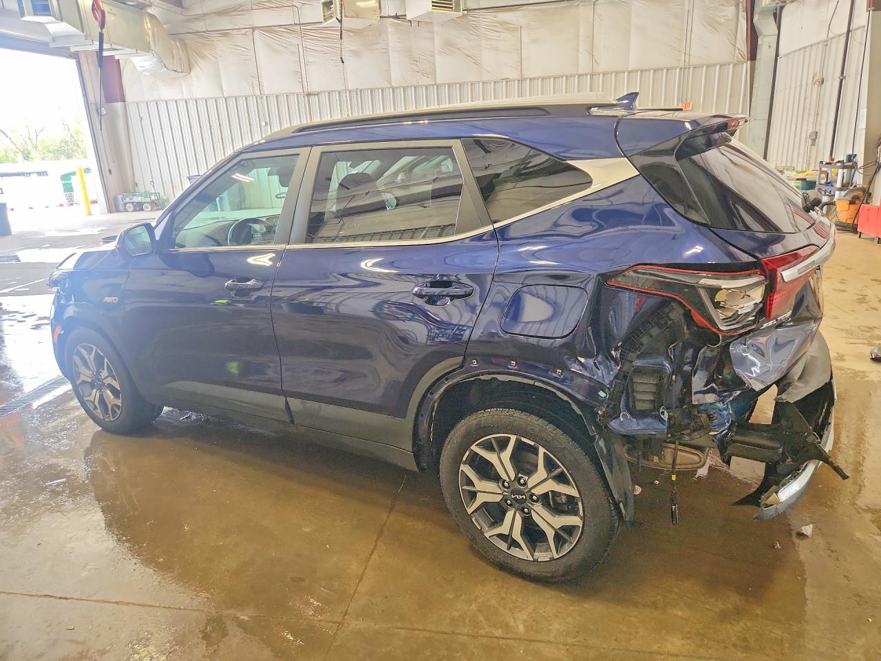 2023 KIA SELTOS EX photo 3
