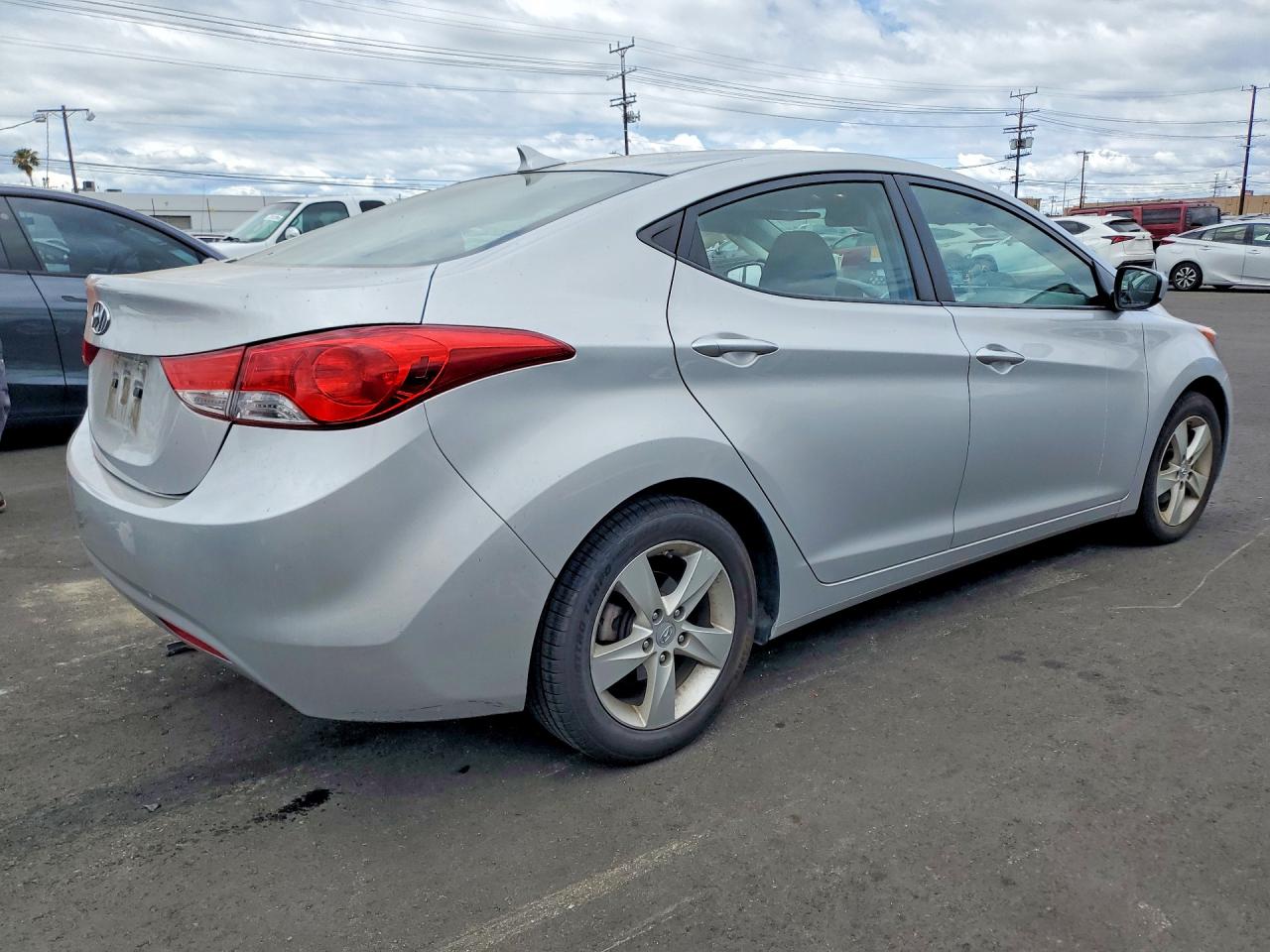 2013 HYUNDAI ELANTRA GLS photo 5