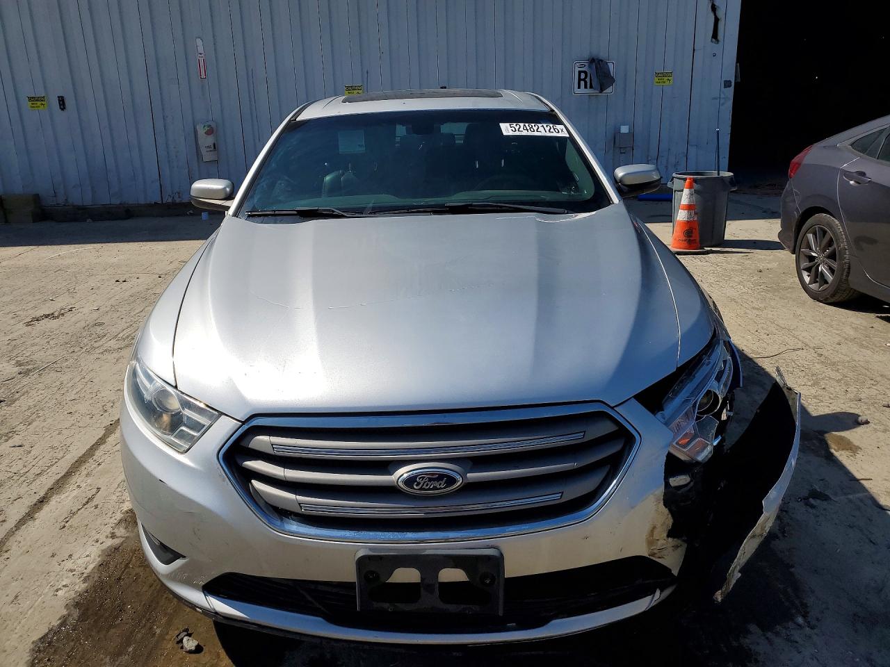 2015 FORD TAURUS SEL photo 9