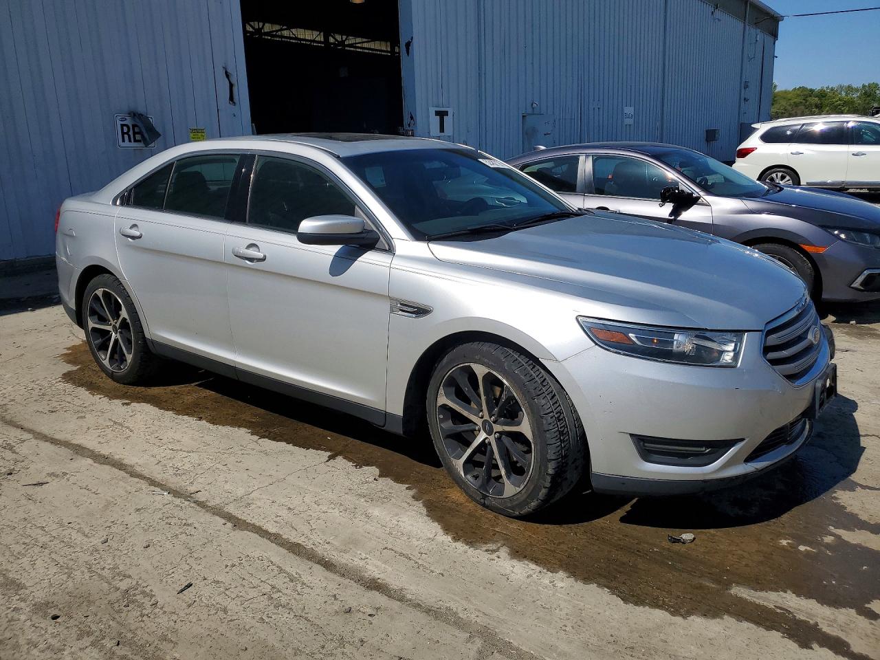 2015 FORD TAURUS SEL photo 7