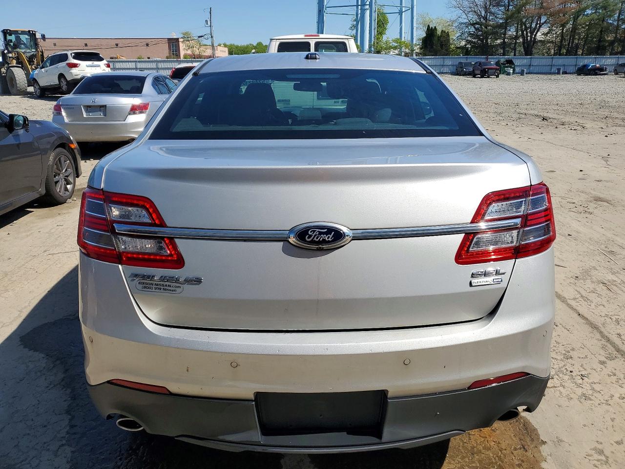 2015 FORD TAURUS SEL photo 11