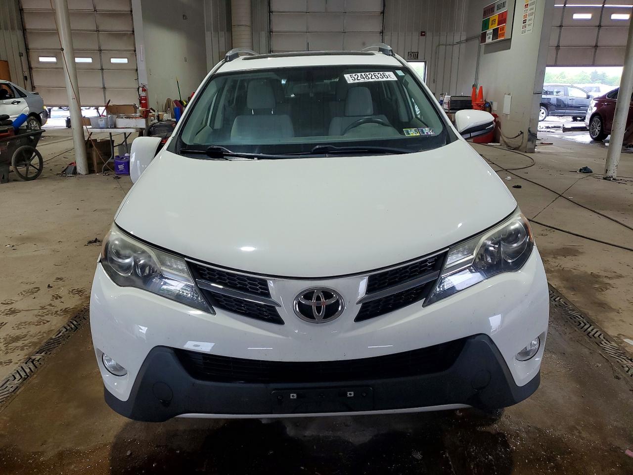 2013 TOYOTA RAV4 XLE photo 9