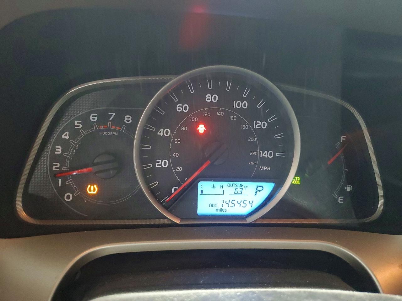 2013 TOYOTA RAV4 XLE photo 17