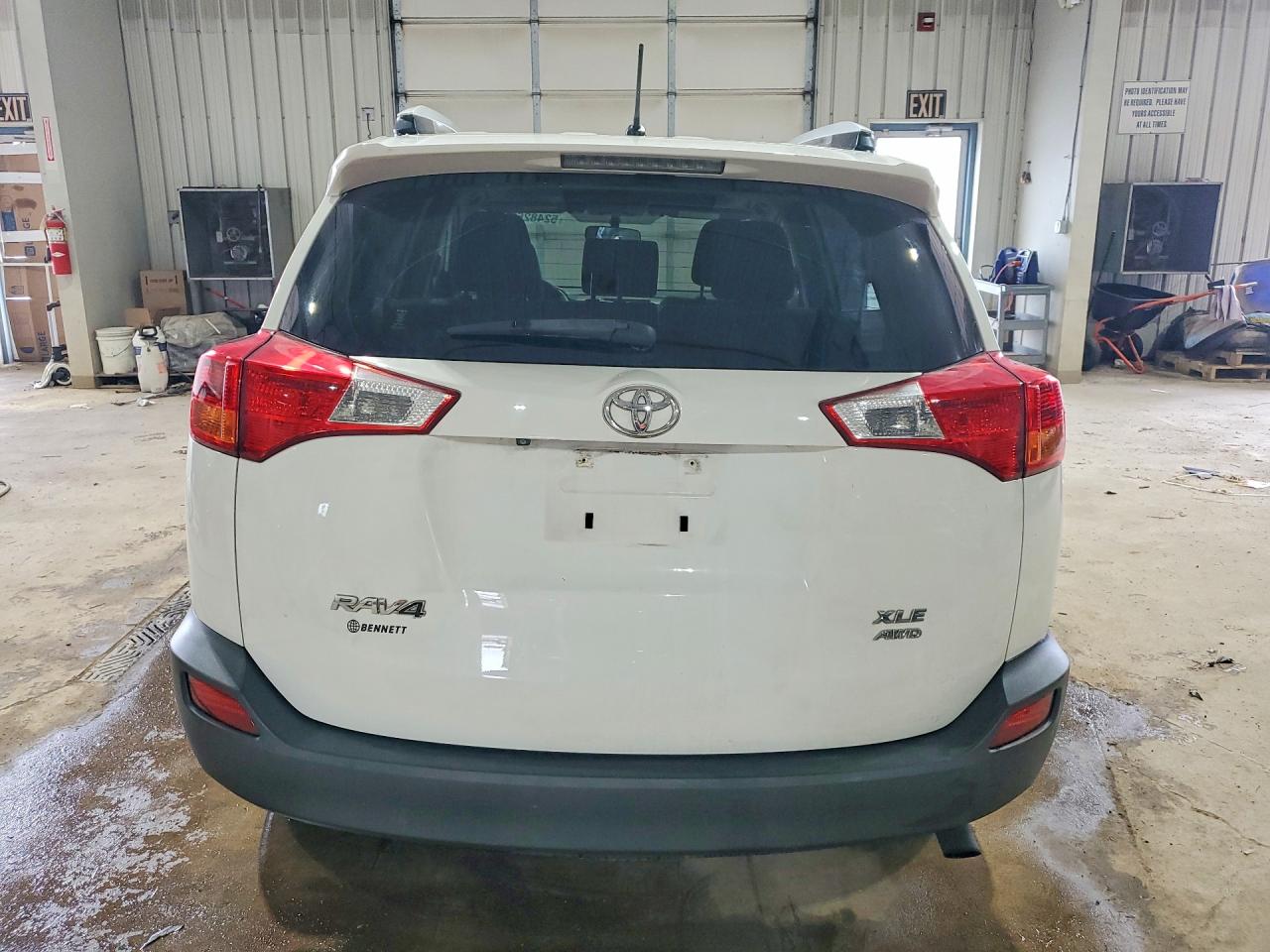 2013 TOYOTA RAV4 XLE photo 11