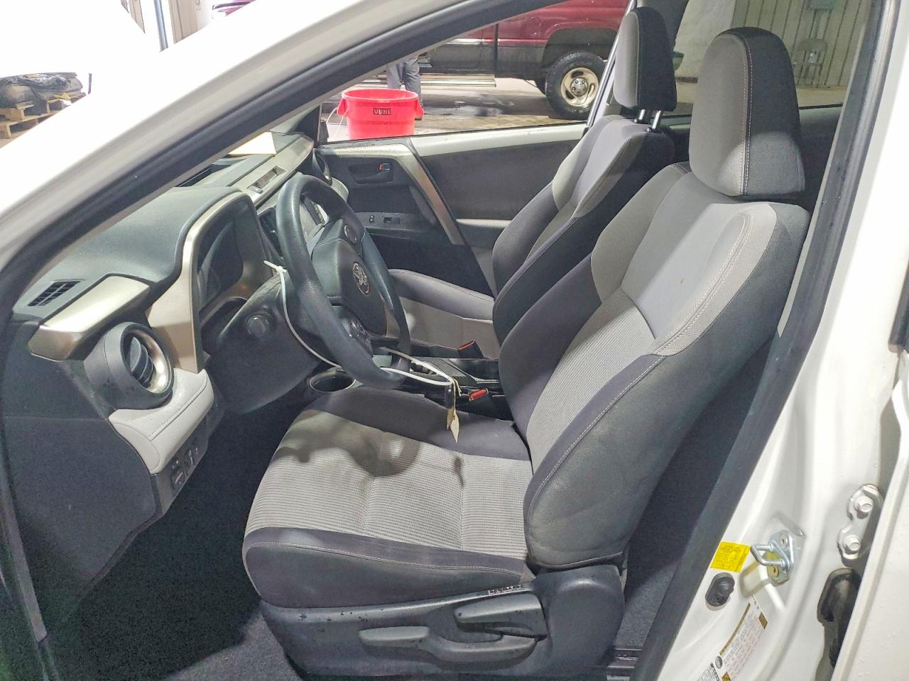 2013 TOYOTA RAV4 XLE photo 13