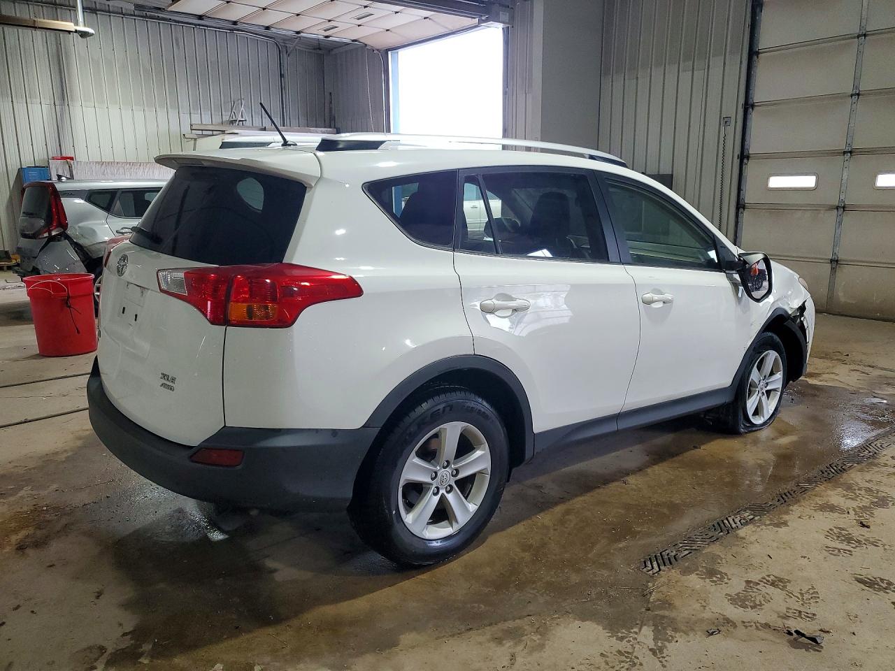 2013 TOYOTA RAV4 XLE photo 5