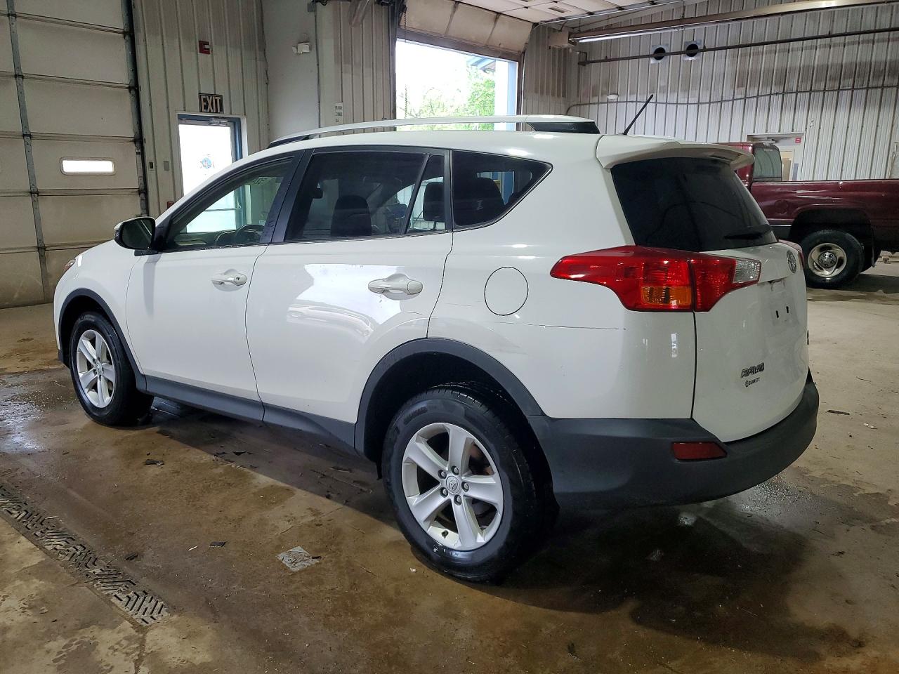 2013 TOYOTA RAV4 XLE photo 3