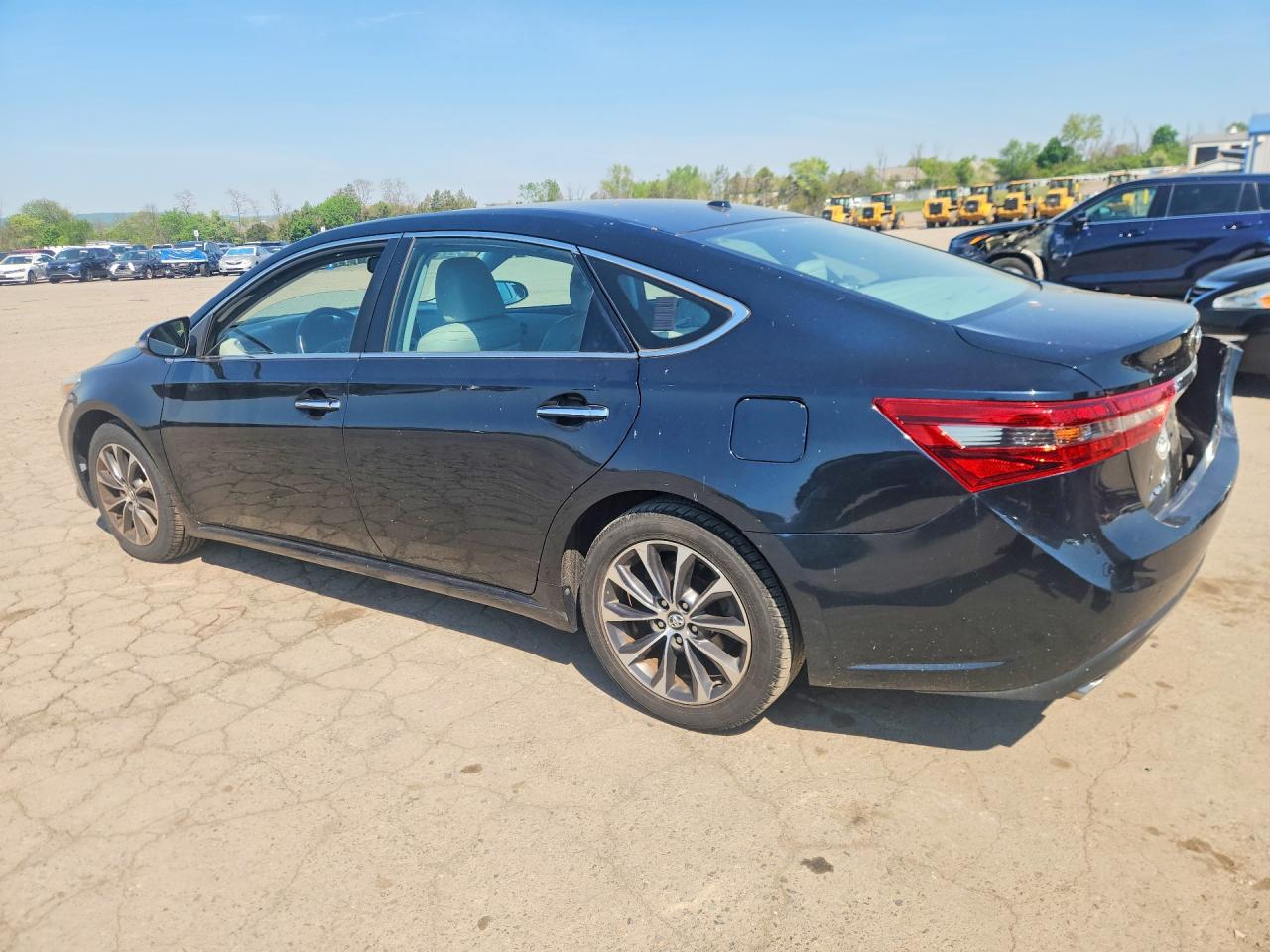 2016 TOYOTA AVALON photo 4