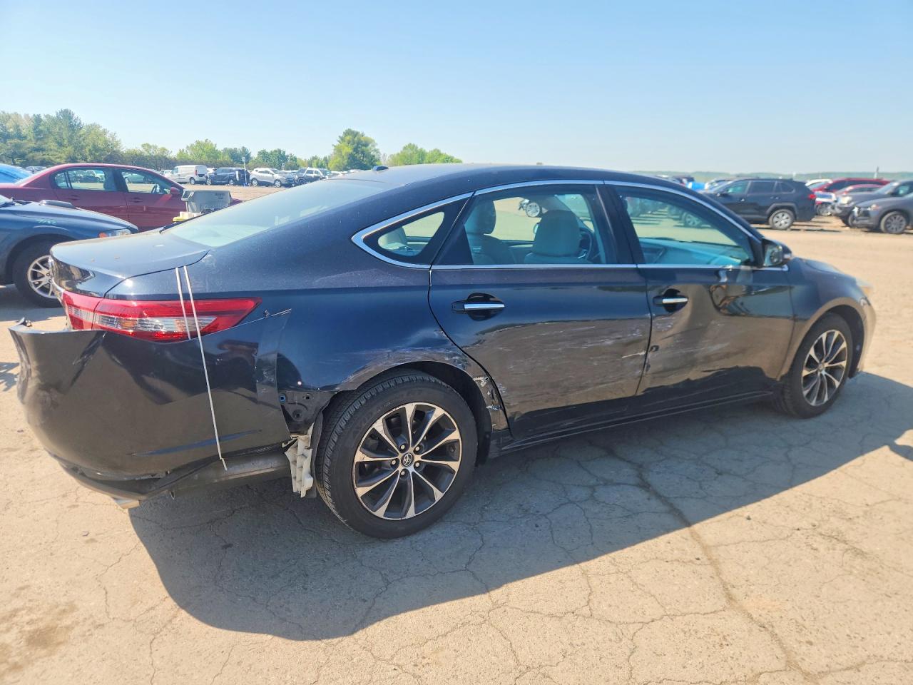 2016 TOYOTA AVALON photo 7