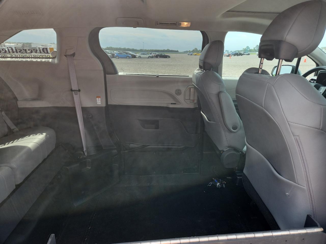2021 TOYOTA SIENNA XLE photo 21