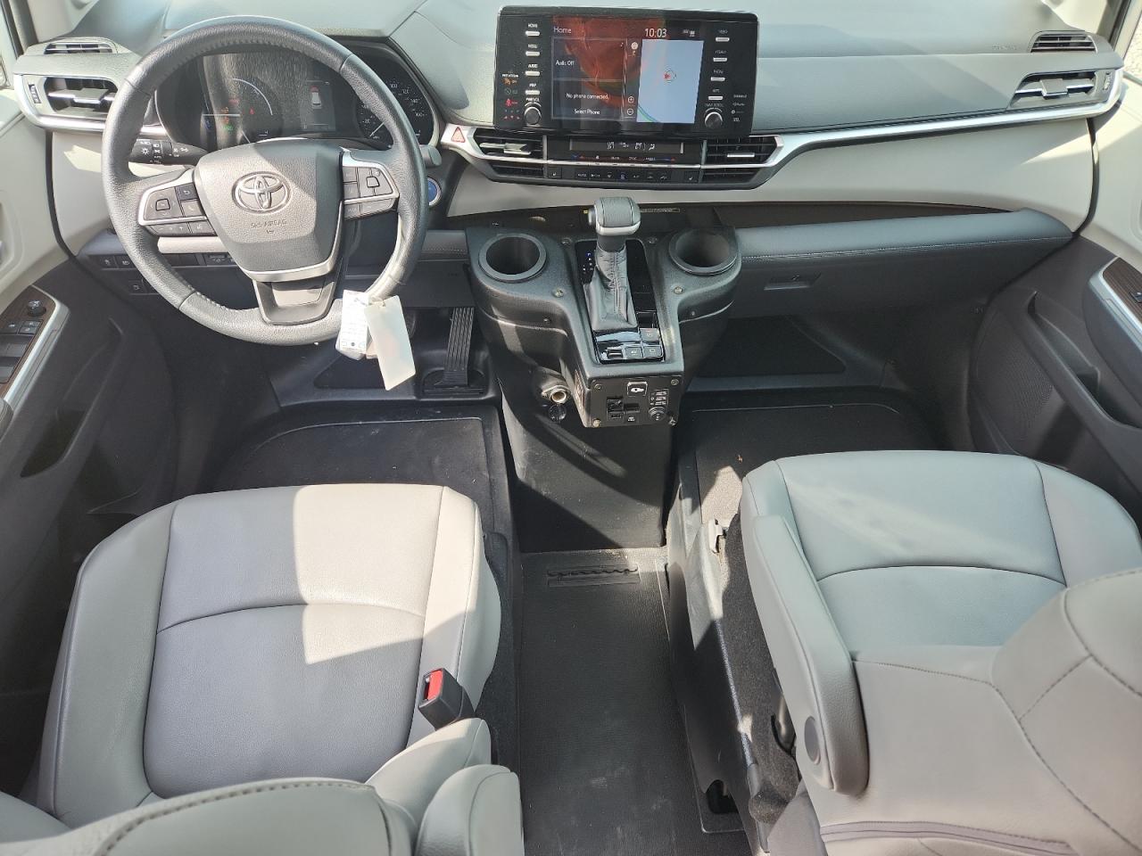 2021 TOYOTA SIENNA XLE photo 15