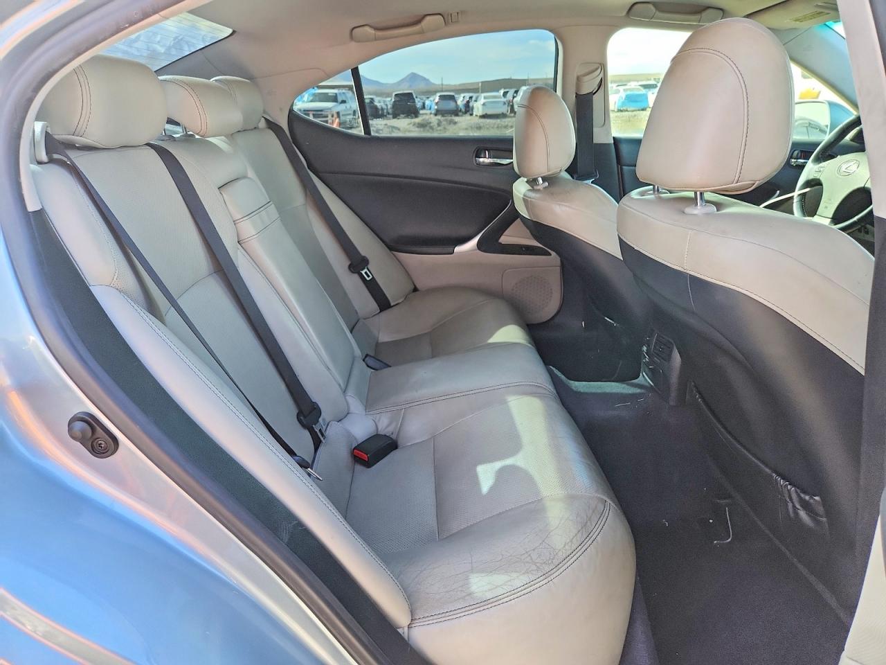 2010 LEXUS IS 250 photo 19