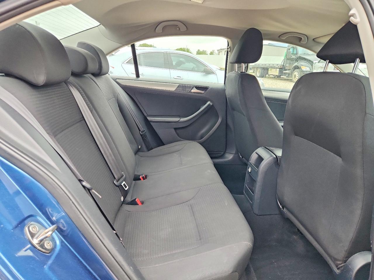 2016 VOLKSWAGEN JETTA SE photo 10