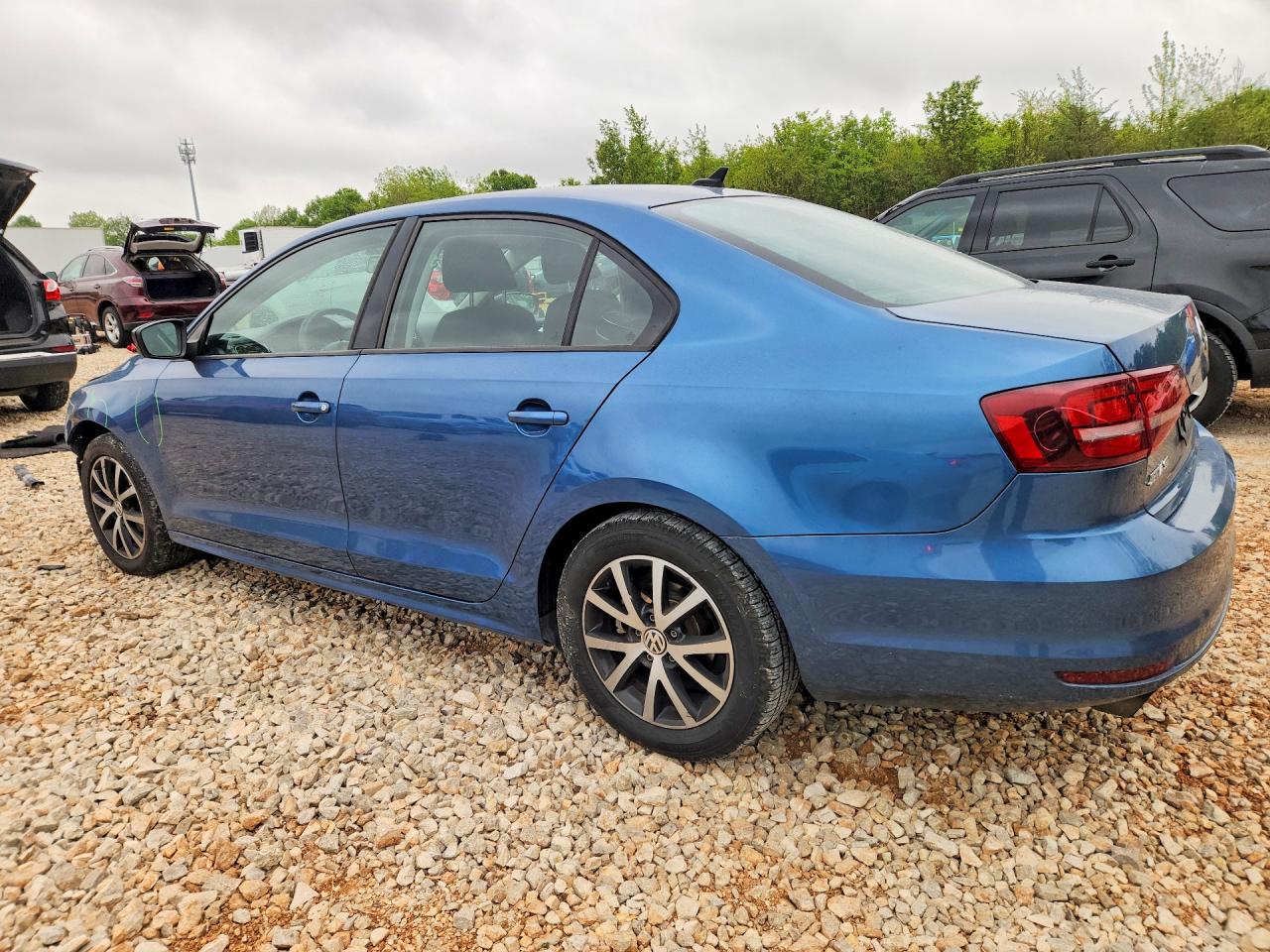 2016 VOLKSWAGEN JETTA SE photo 2