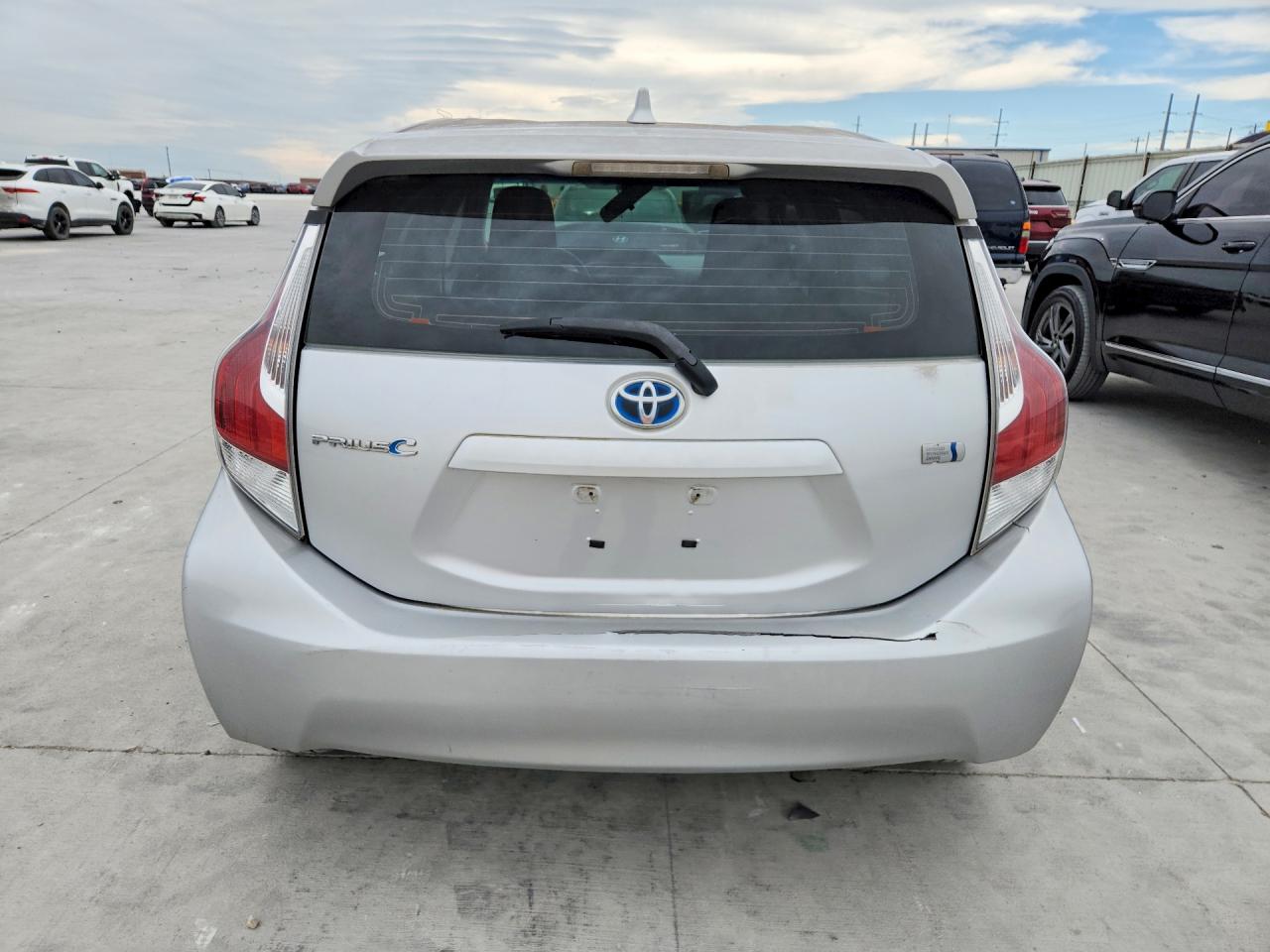 2015 TOYOTA PRIUS C ONE photo 6