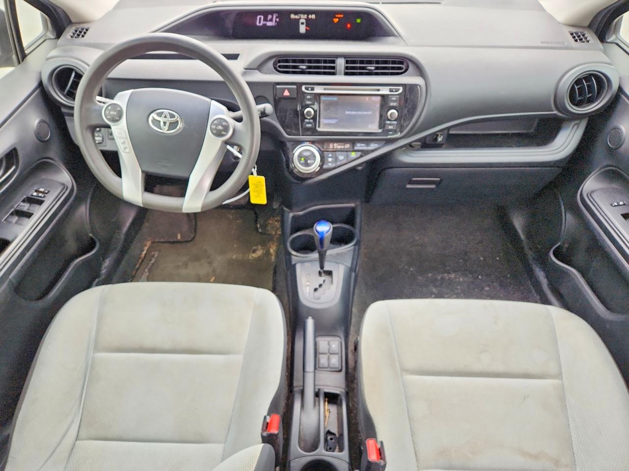 2015 TOYOTA PRIUS C ONE photo 8