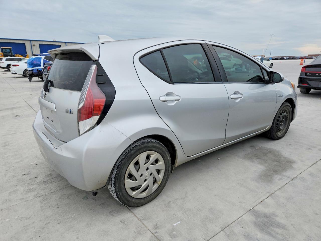 2015 TOYOTA PRIUS C ONE photo 3
