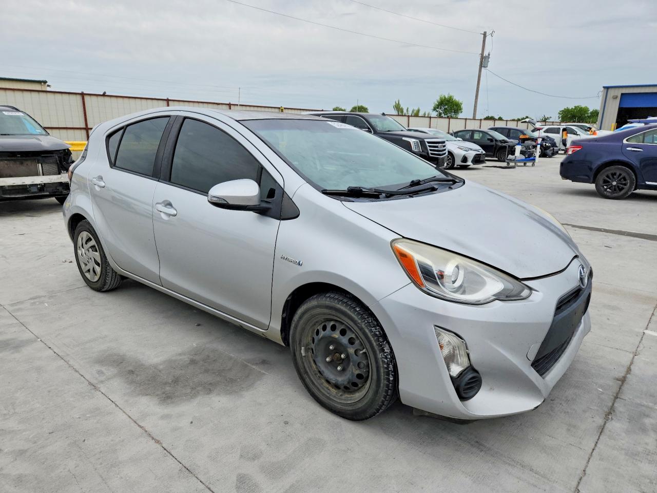 2015 TOYOTA PRIUS C ONE photo 4
