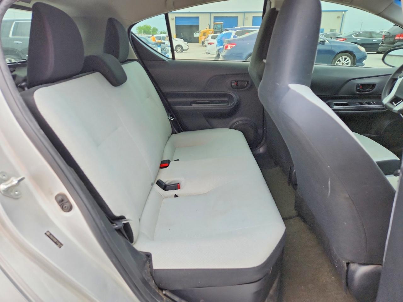 2015 TOYOTA PRIUS C ONE photo 10
