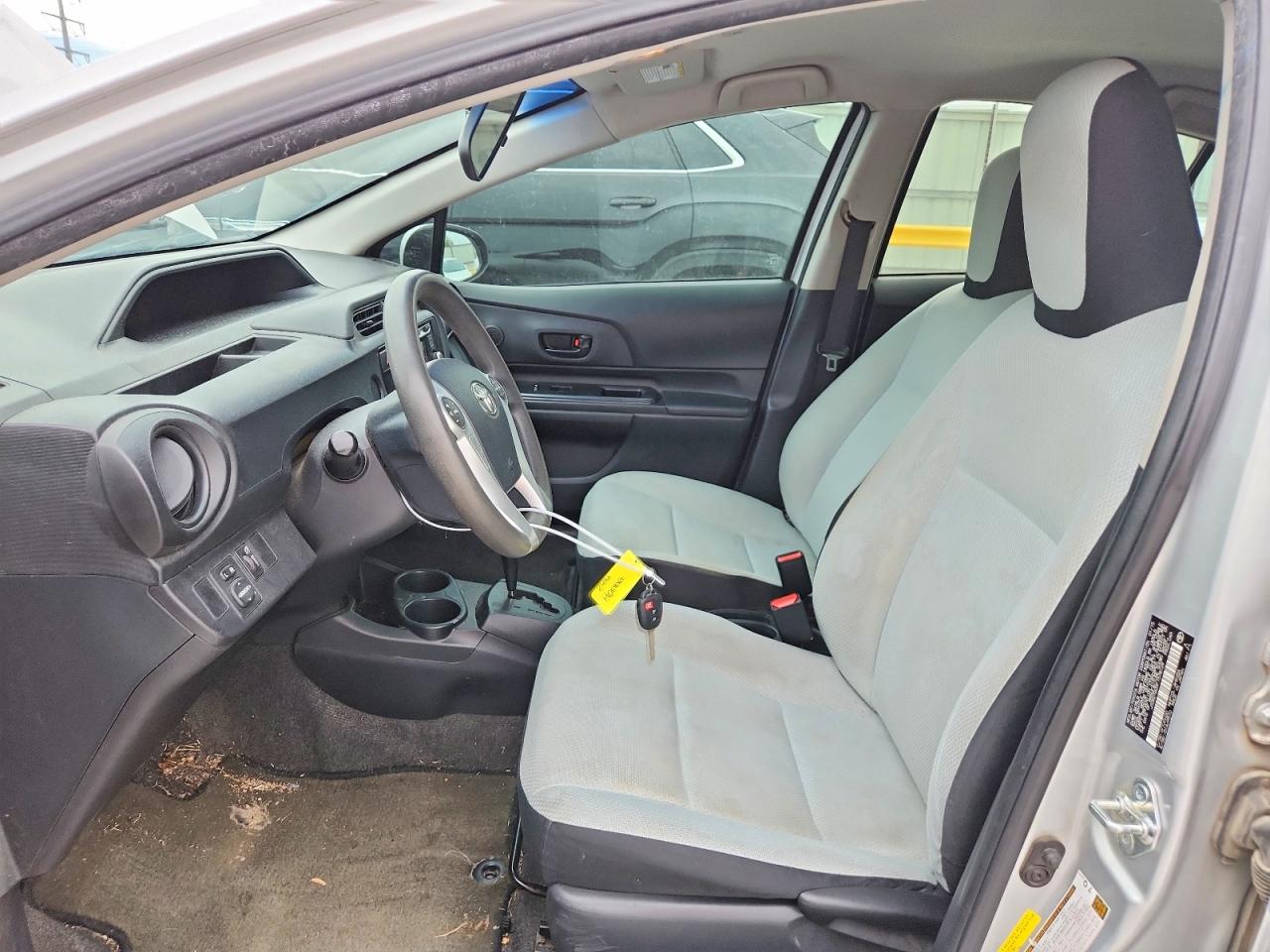 2015 TOYOTA PRIUS C ONE photo 7