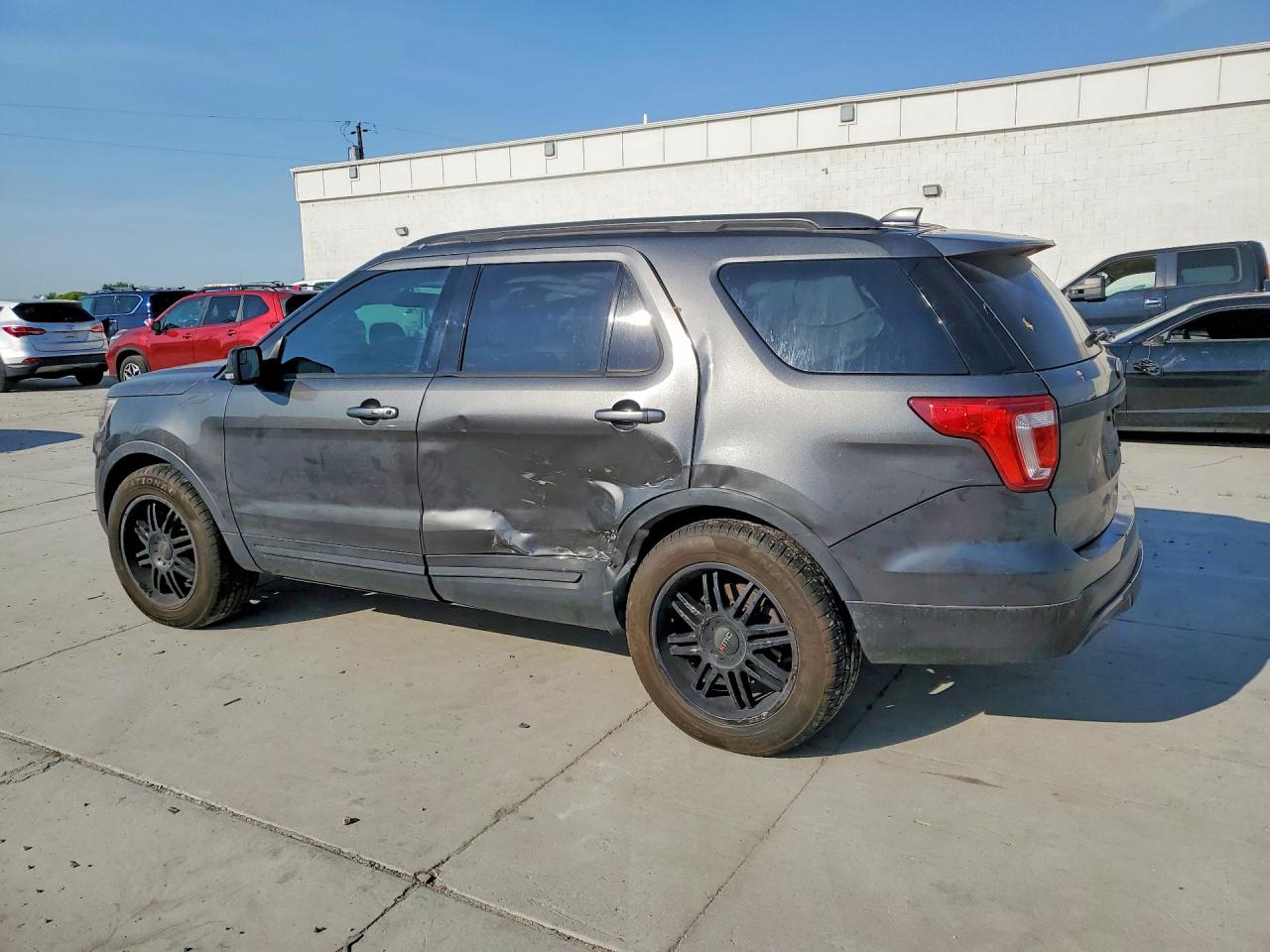2016 FORD EXPLORER XLT photo 4