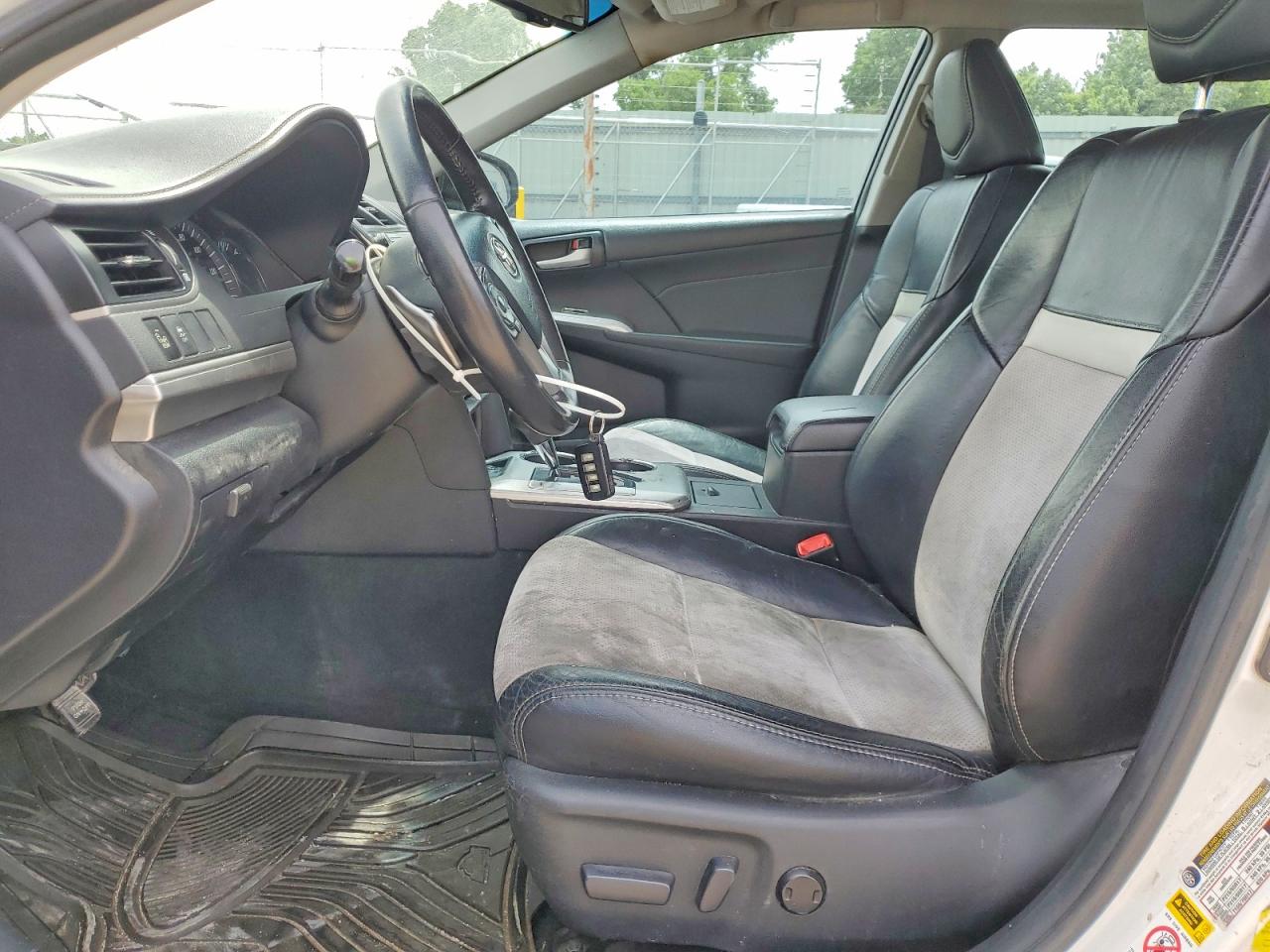 2013 TOYOTA CAMRY SE photo 13