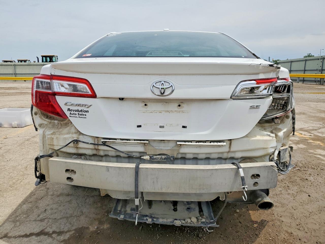 2013 TOYOTA CAMRY SE photo 11