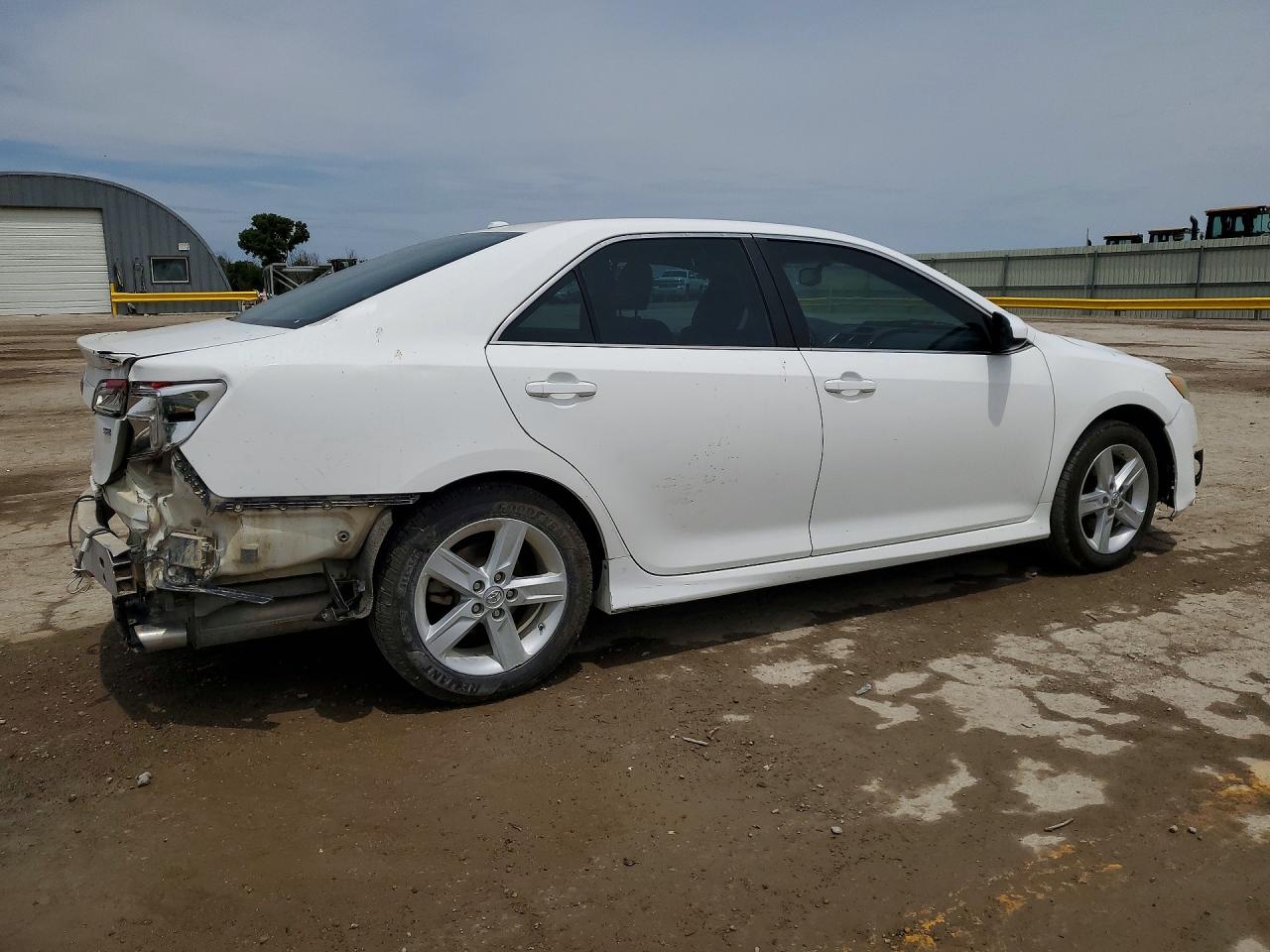 2013 TOYOTA CAMRY SE photo 5
