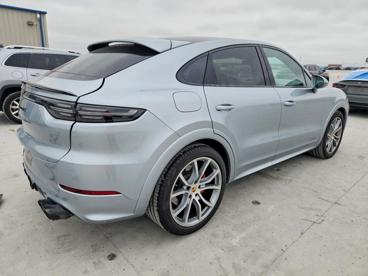 2023 PORSCHE CAYENNE GTS COUPE photo 3