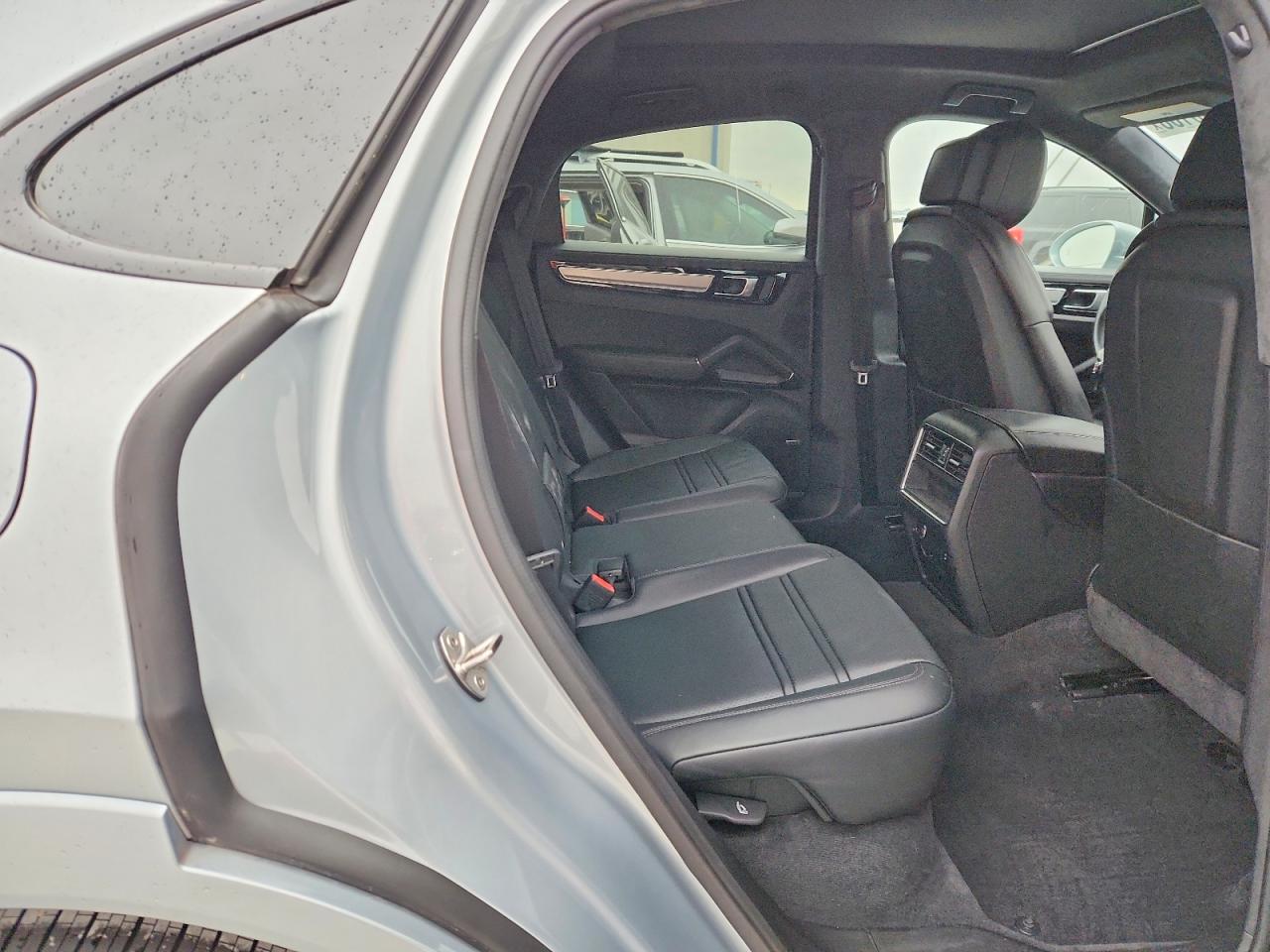 2023 PORSCHE CAYENNE GTS COUPE photo 11
