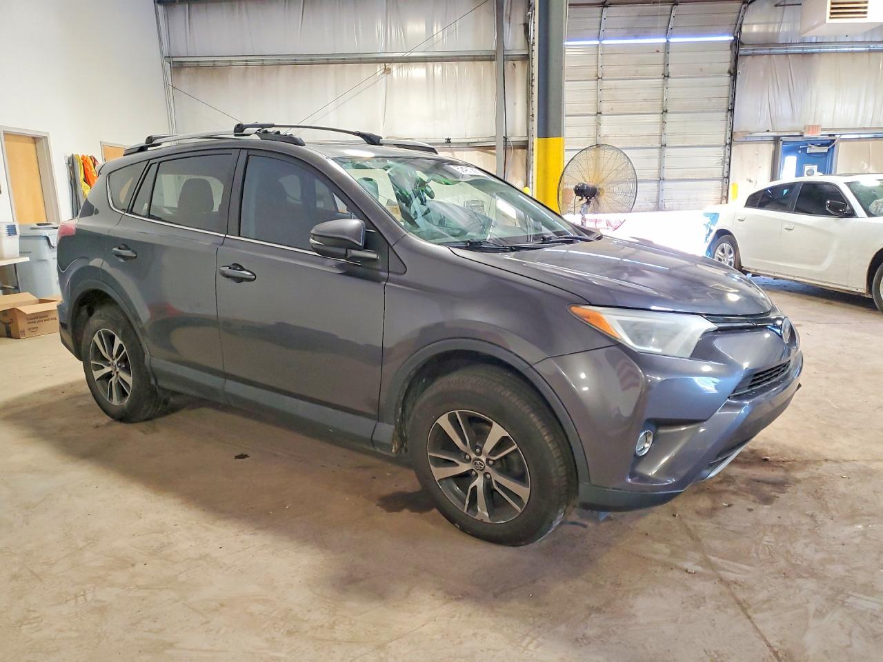 2017 TOYOTA RAV4 XLE photo 7
