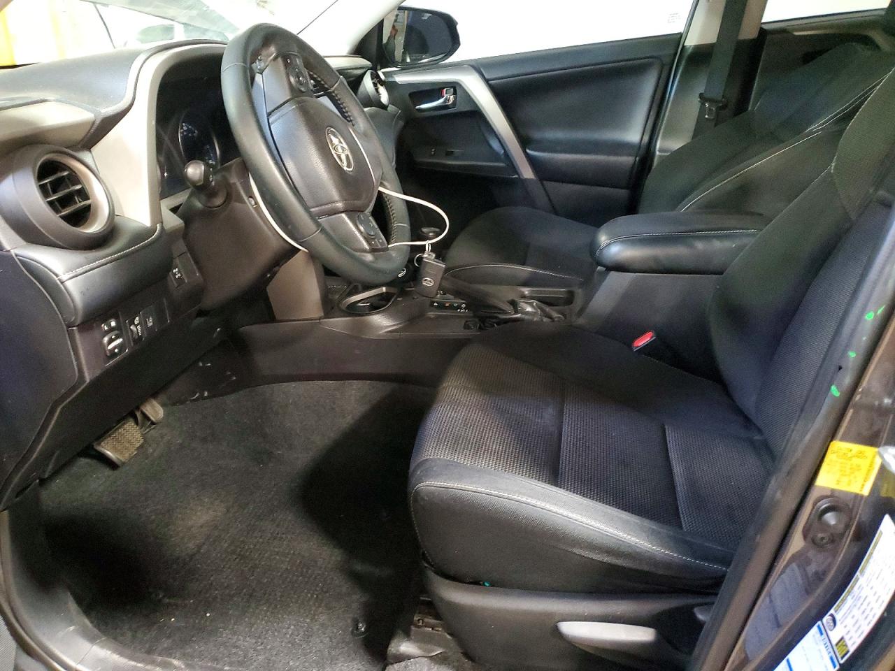 2017 TOYOTA RAV4 XLE photo 13