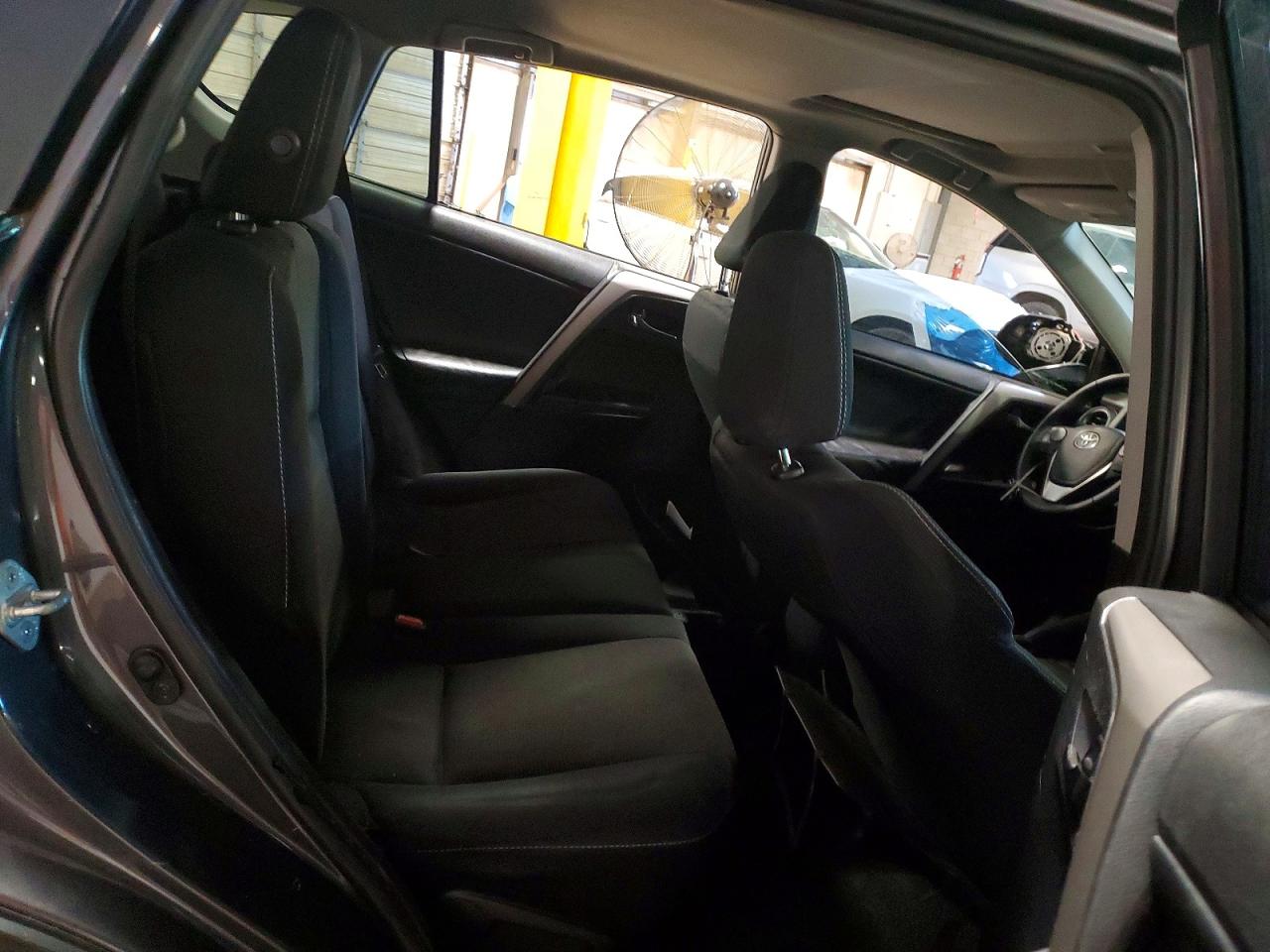 2017 TOYOTA RAV4 XLE photo 21