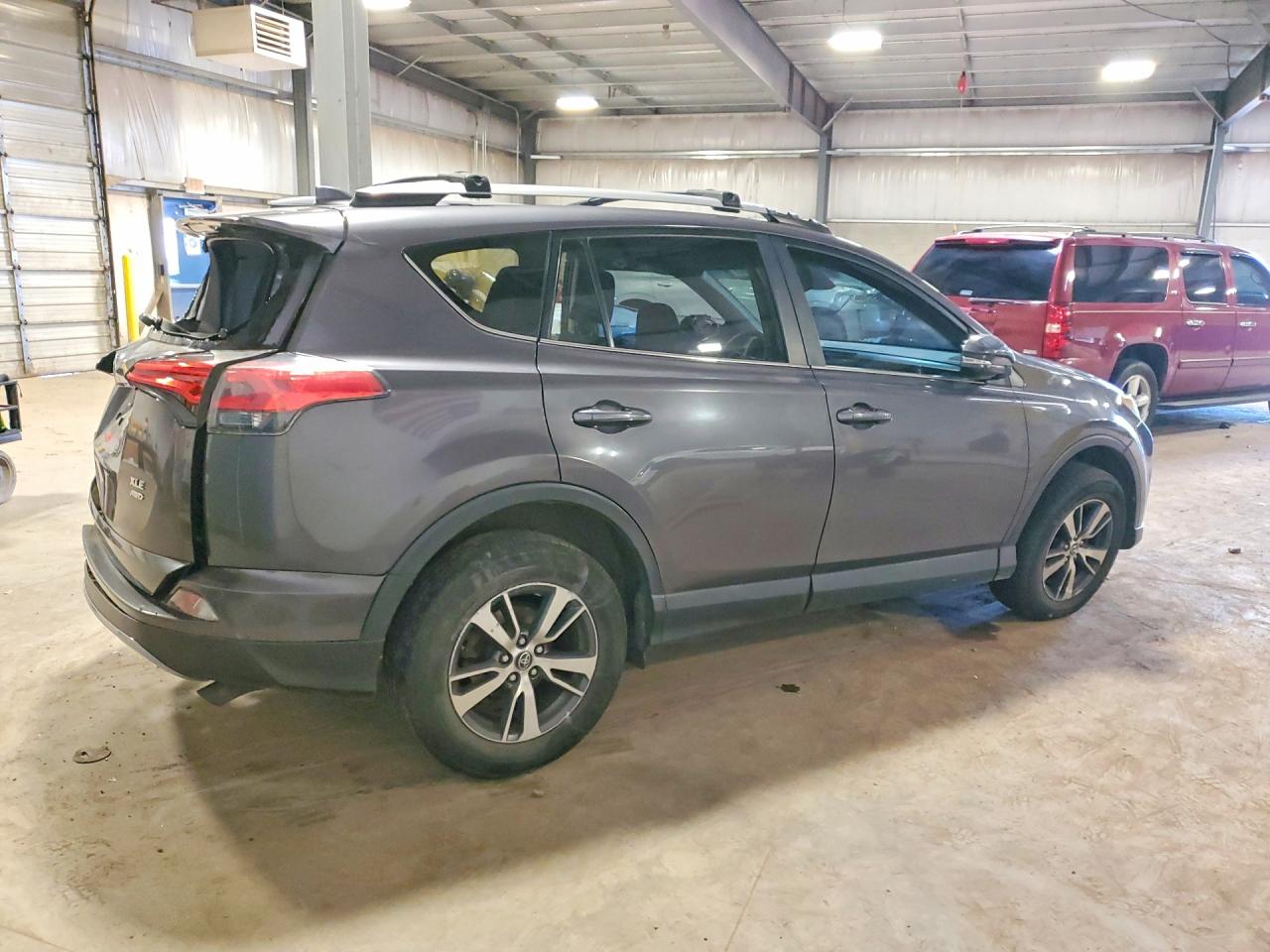 2017 TOYOTA RAV4 XLE photo 5