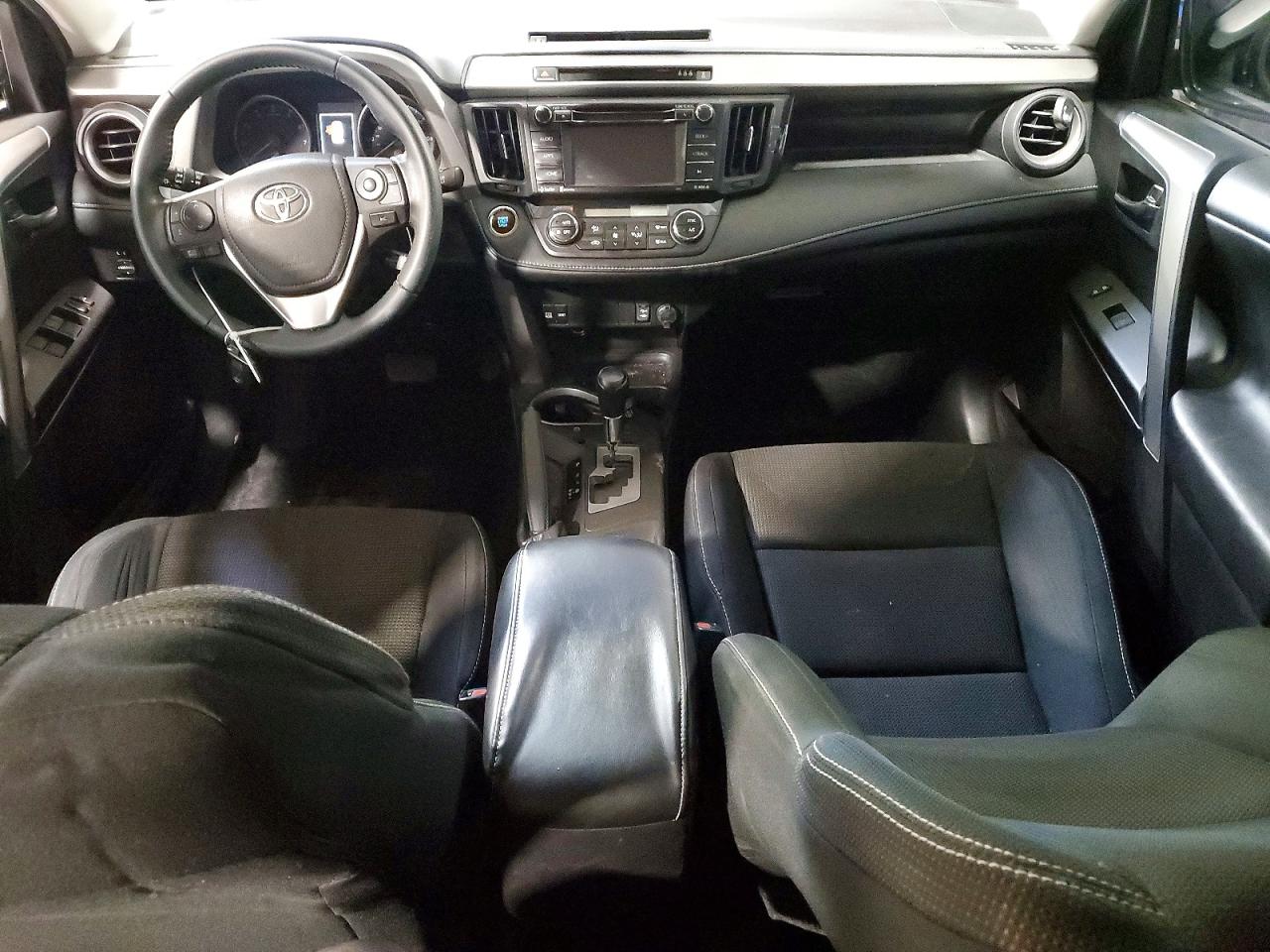 2017 TOYOTA RAV4 XLE photo 15