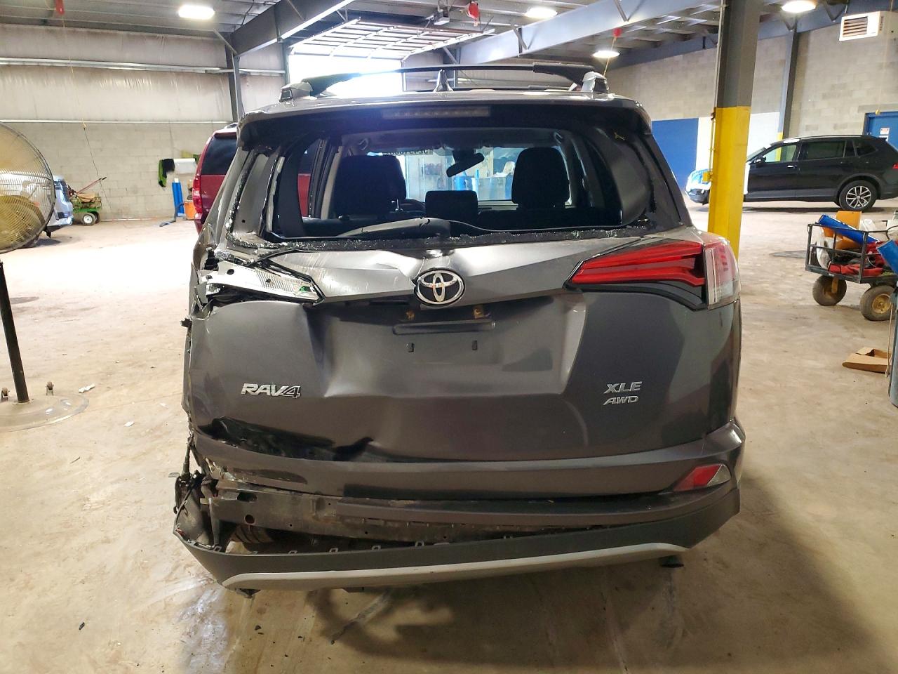 2017 TOYOTA RAV4 XLE photo 11
