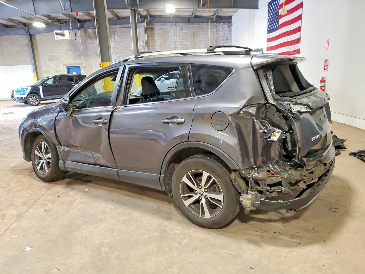 2017 TOYOTA RAV4 XLE photo 3