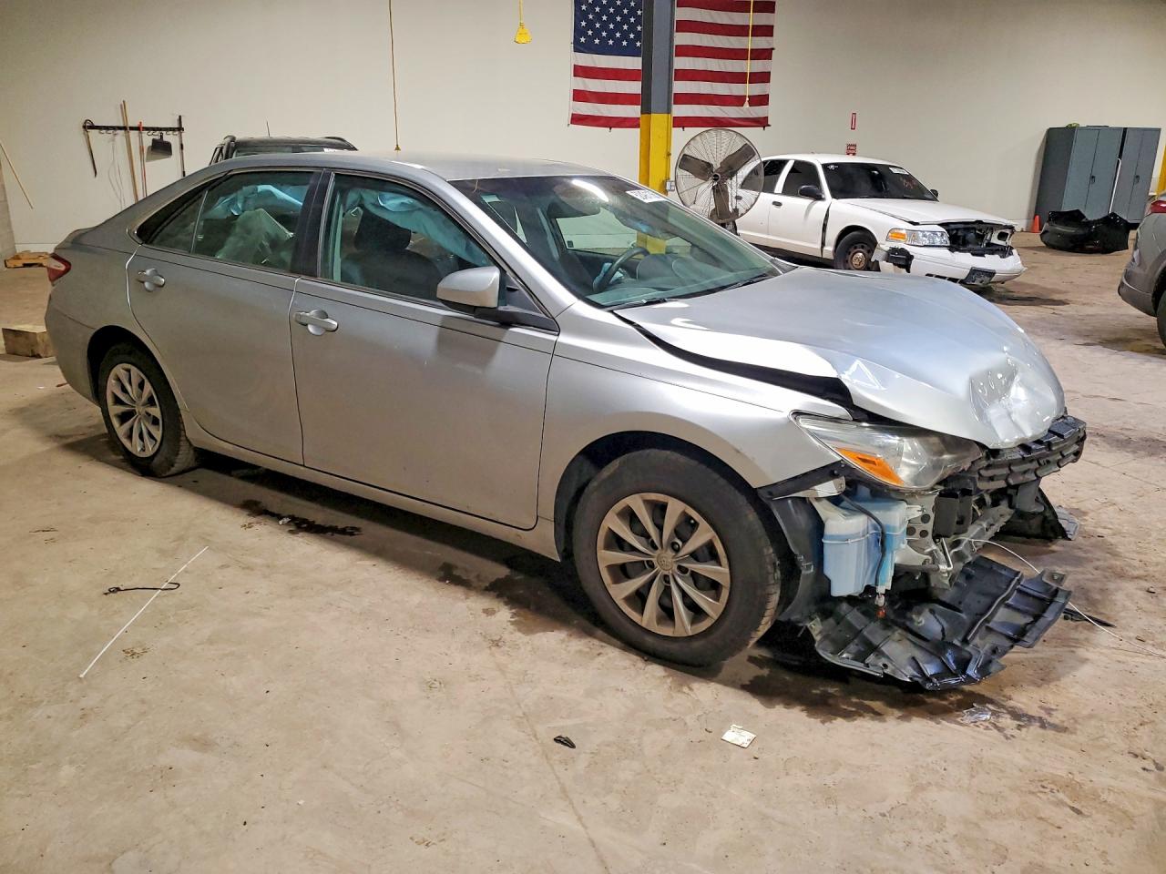 2016 TOYOTA CAMRY LE photo 4
