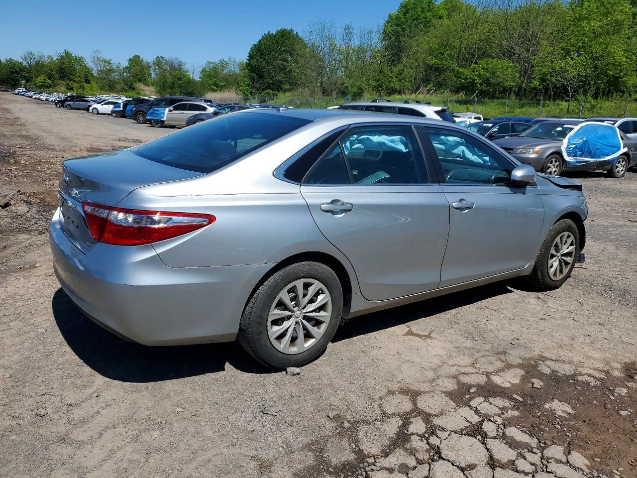 2016 TOYOTA CAMRY LE photo 3