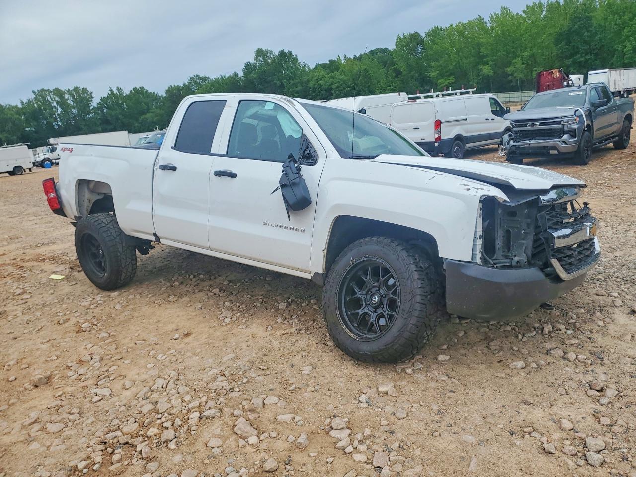 2018 CHEVROLET SILVERADO K1500 photo 10