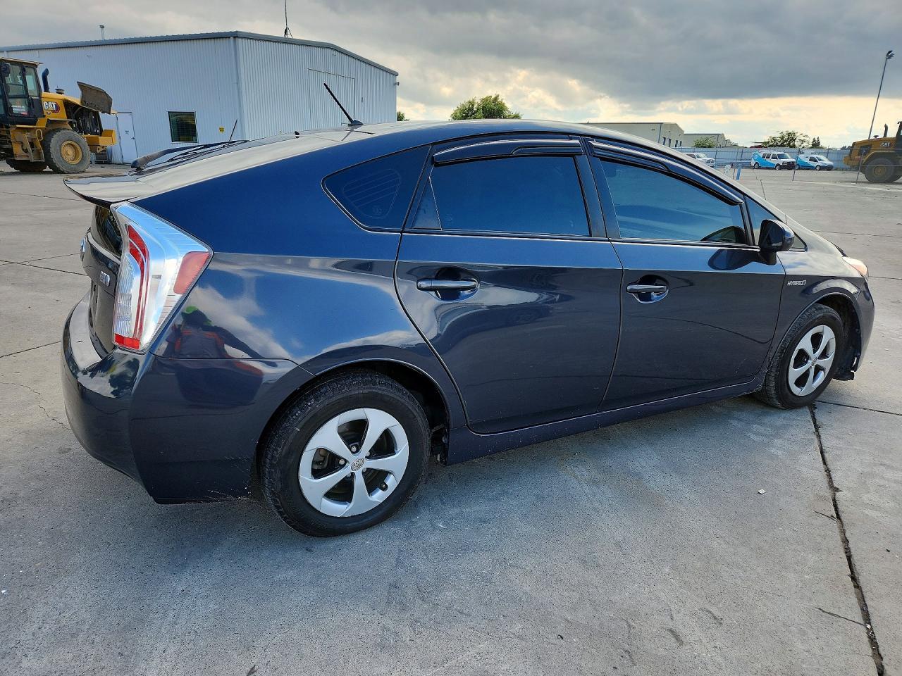 2015 TOYOTA PRIUS TWO photo 3