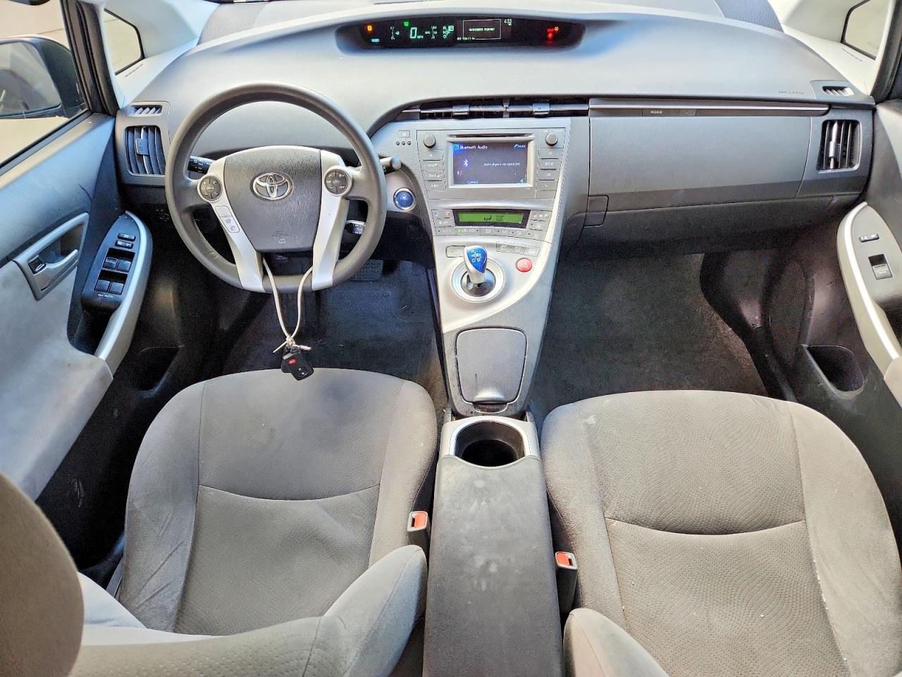 2015 TOYOTA PRIUS TWO photo 8