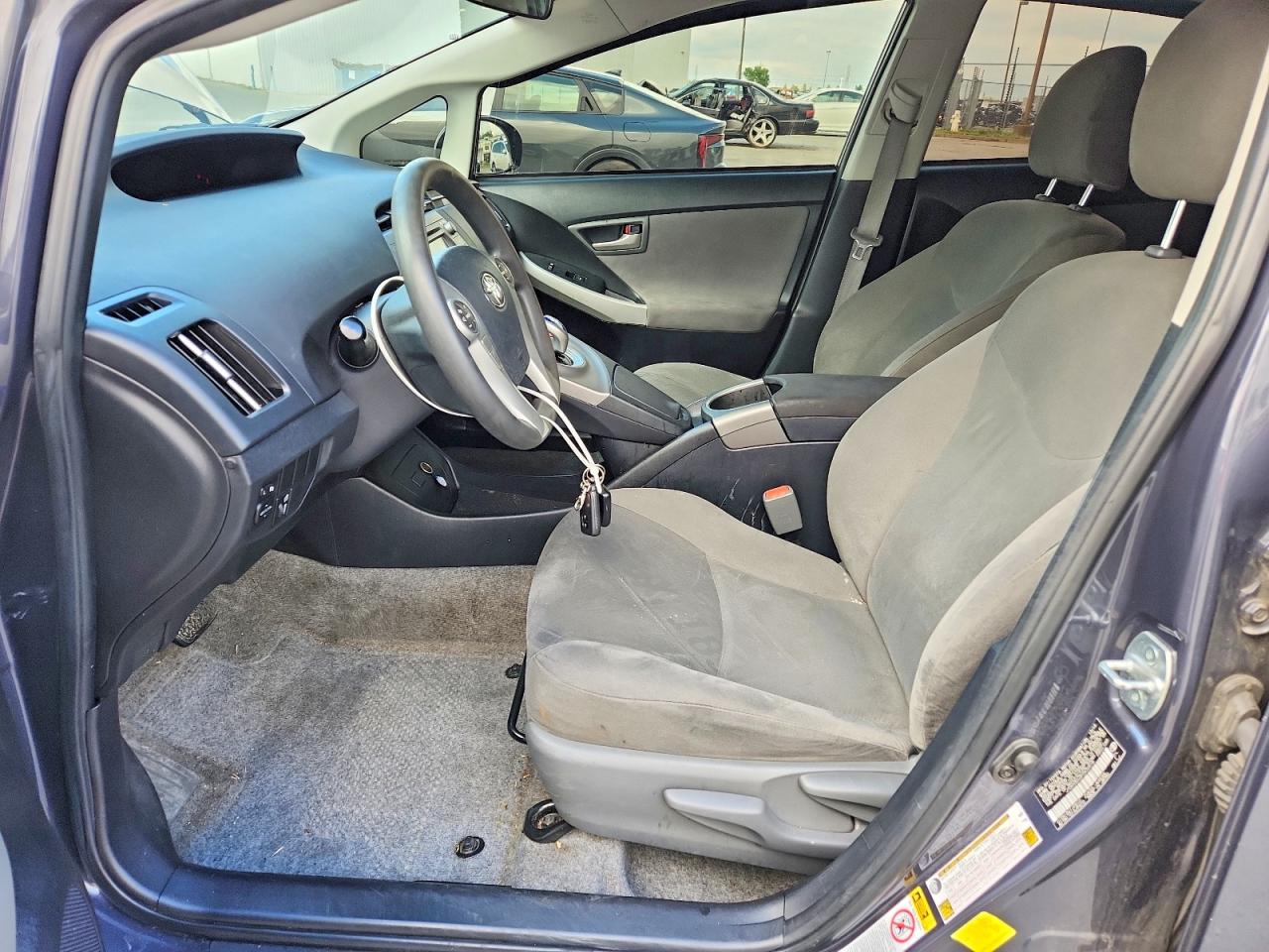 2015 TOYOTA PRIUS TWO photo 7