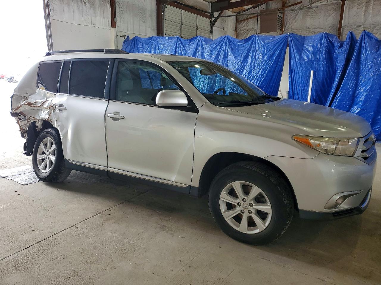 2011 TOYOTA HIGHLANDER SE photo 7