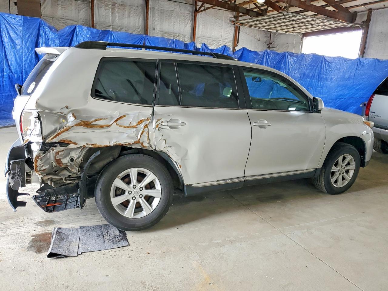 2011 TOYOTA HIGHLANDER SE photo 5