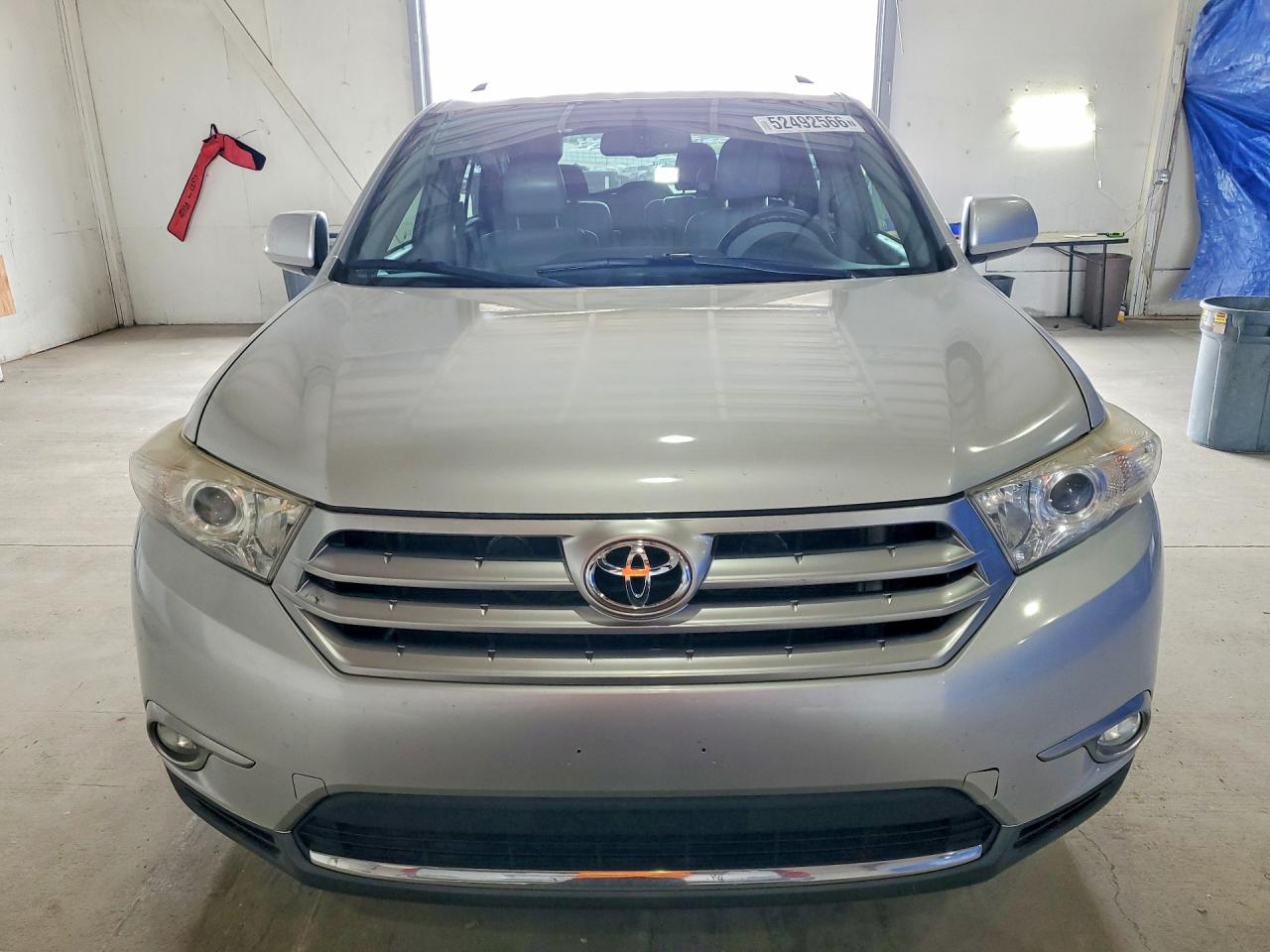 2011 TOYOTA HIGHLANDER SE photo 9