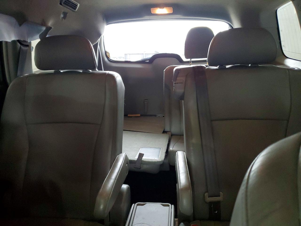 2011 TOYOTA HIGHLANDER SE photo 19