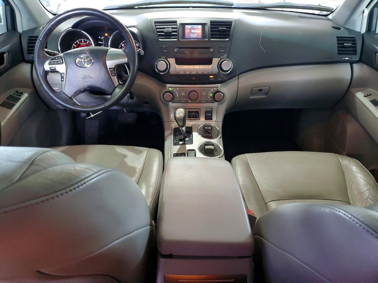 2011 TOYOTA HIGHLANDER SE photo 15